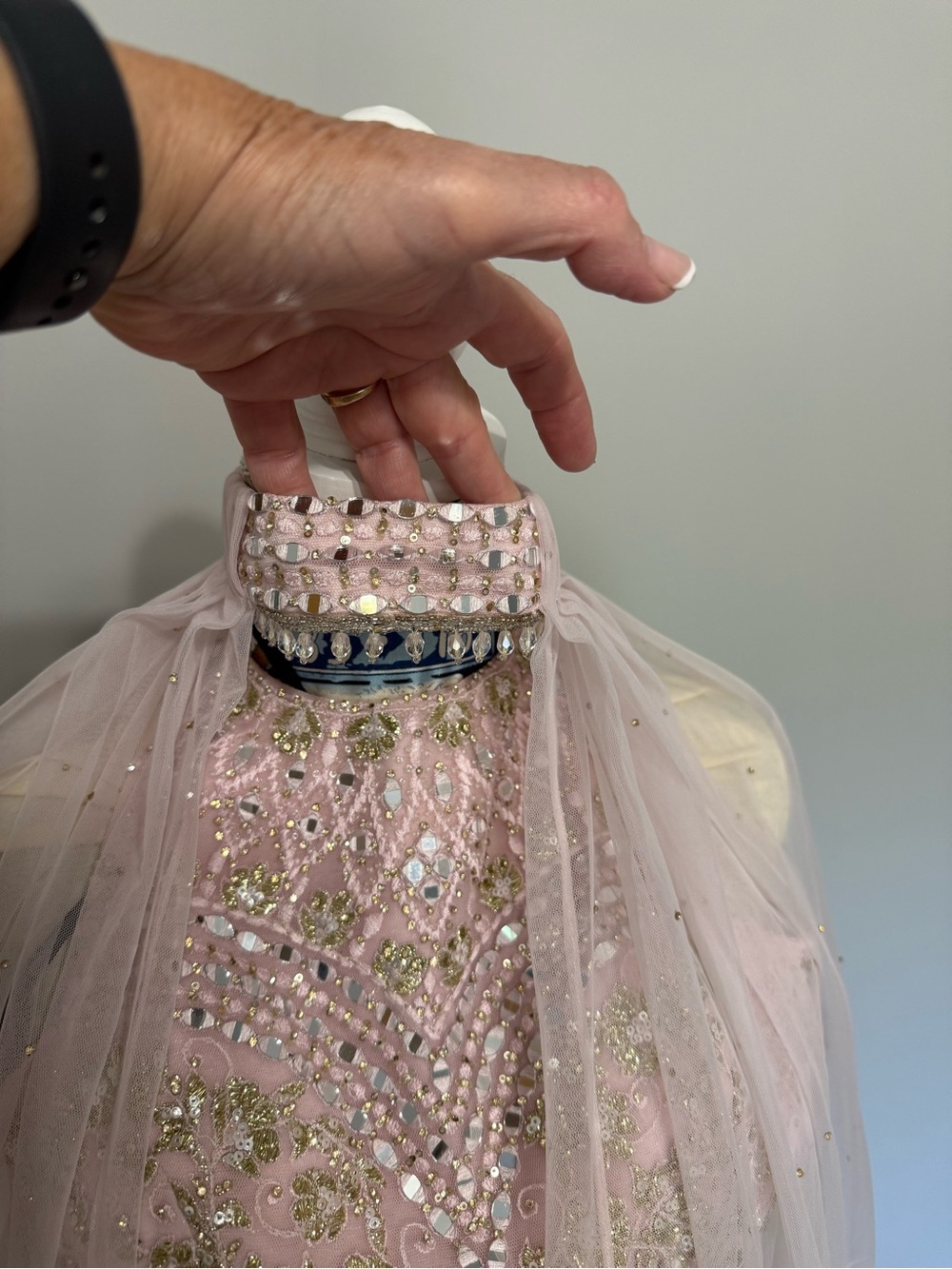 Lehenga in beautiful pink and gold. - Picture 6 of 16